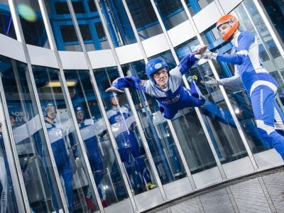 Zo ziet een werkdag van een indoor skydive instructeur eruit!