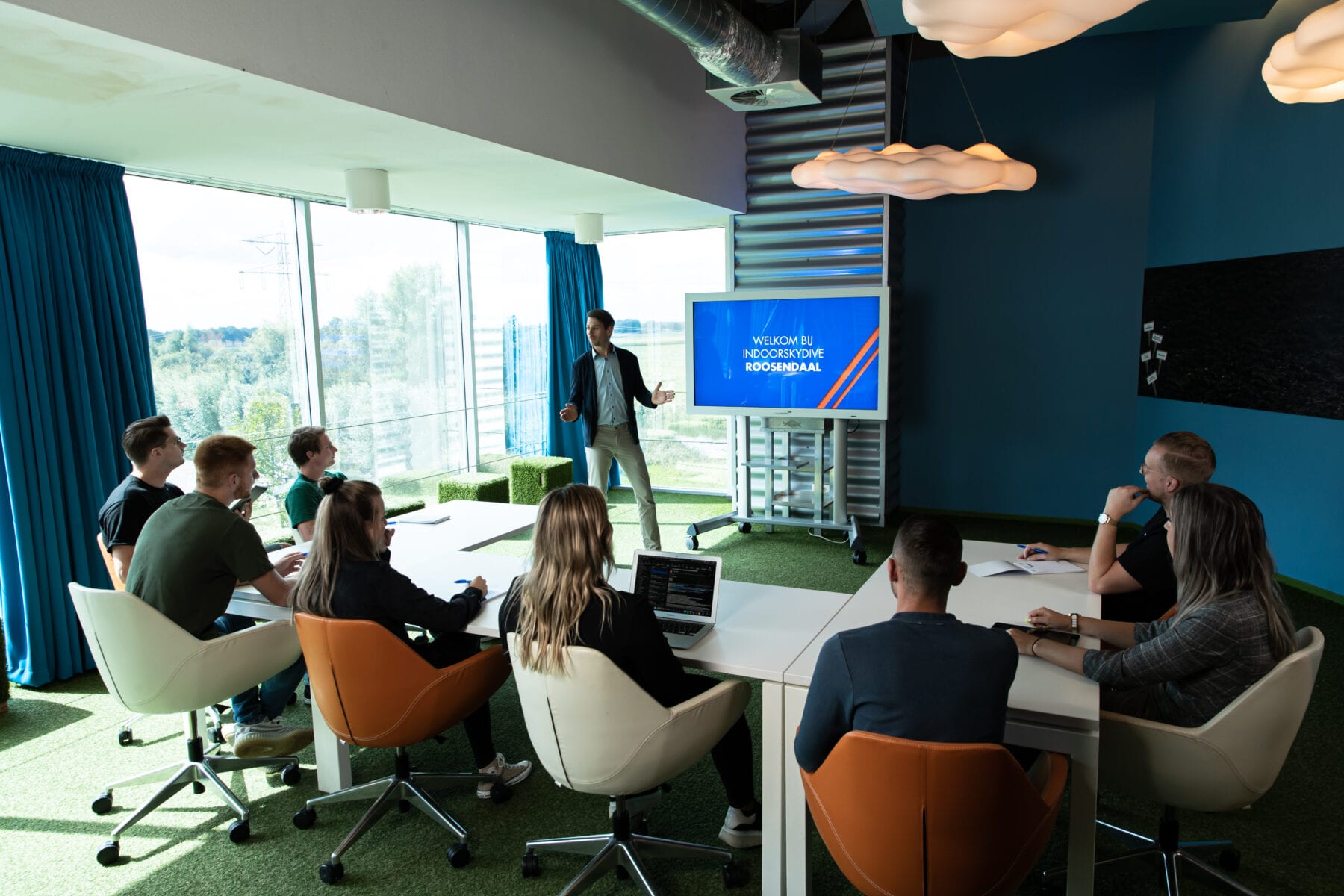 vergaderen indoor skydive